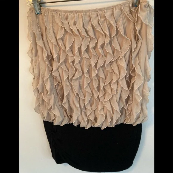 Tube top lacy frills with black bodice waist. Feminine lacy tube top - Picture 6 of 11